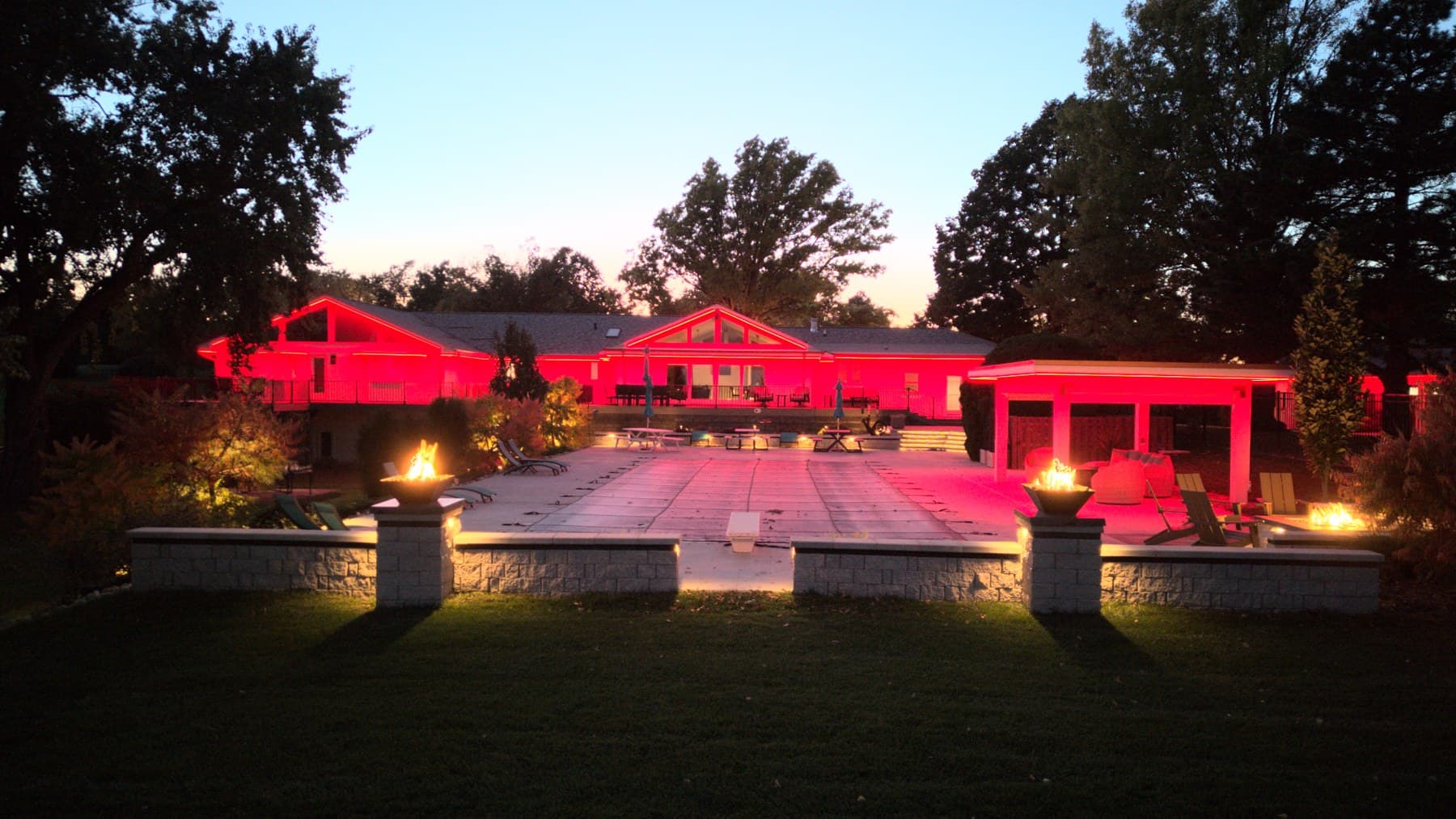 The same Omaha home with every run switched to red